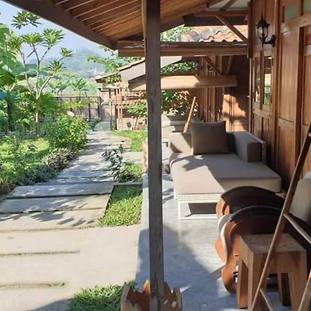 Villa Kayu Yogyakarta Luaran gambar