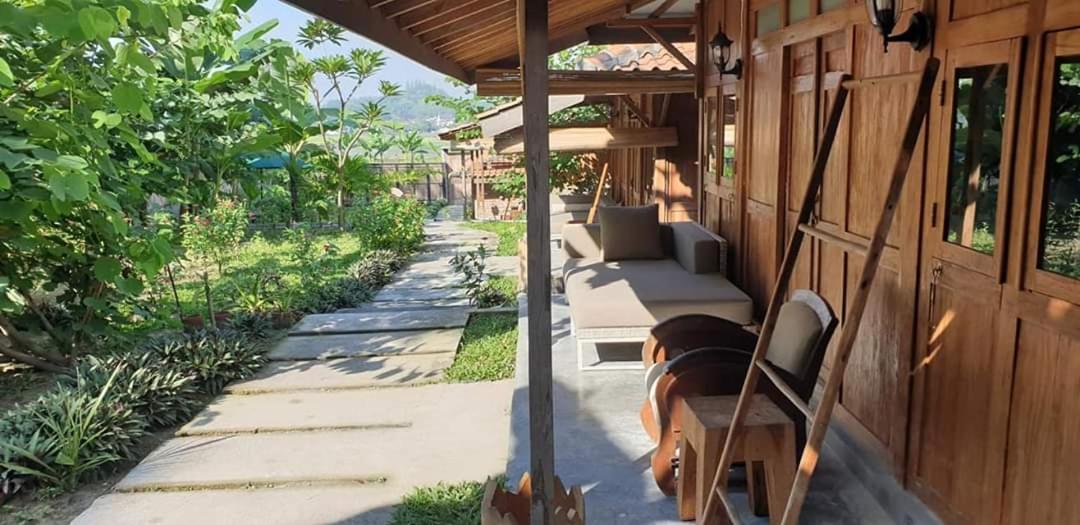 Villa Kayu Yogyakarta Luaran gambar